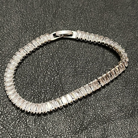 Silver-Tone With Baguette Stones Size 7 Bracelet - Picture 1 of 16